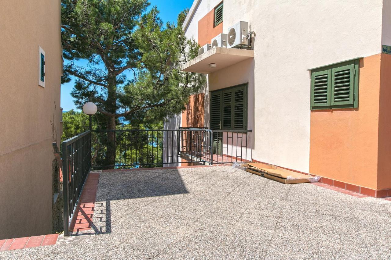 Apartments By The Sea Brela, Makarska - 16950 Exterior foto